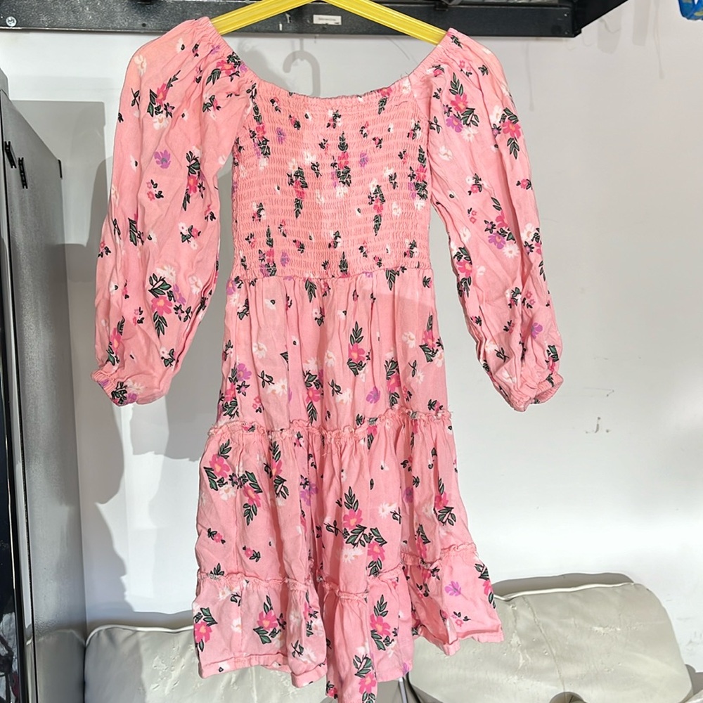 Little girls dress. Size 5. 3/4 long sleeve. Very good condition.